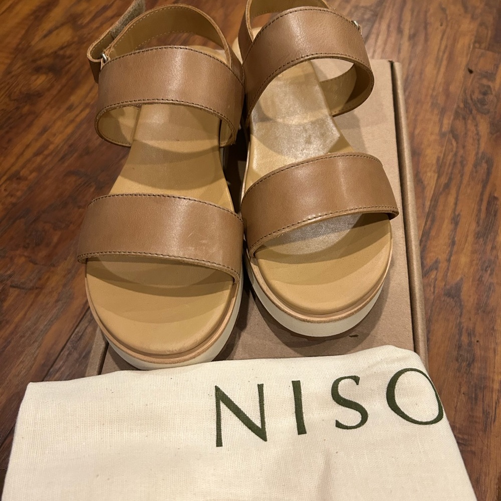 Nisolo Go-To Flatform Sandals